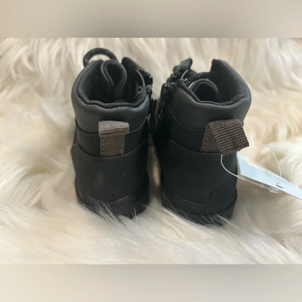 Cat and Jack child’s boot NWT